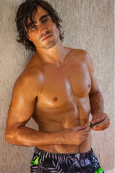 Felipe Izing male fitness model