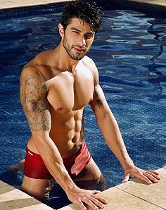 Renan Oliveira male fitness model