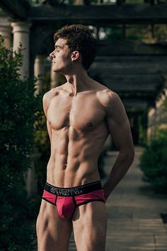 Alex Bischoff male fitness model