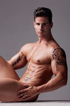 Alex Bueno male fitness model