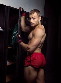 Alex Schroeti male fitness model