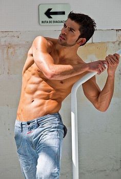 David Henao male fitness model