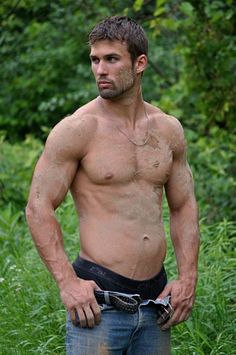 Gabe Ondrey male fitness model