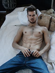 Jesse Inglis male fitness model