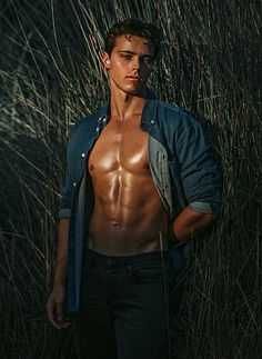 Jordan Topham male fitness model