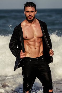 Lucas Viana male fitness model