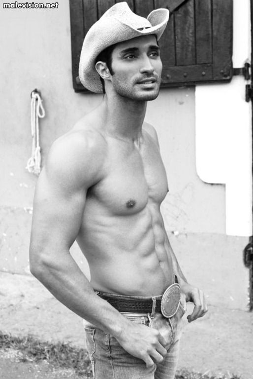 Claudio Hernandes model